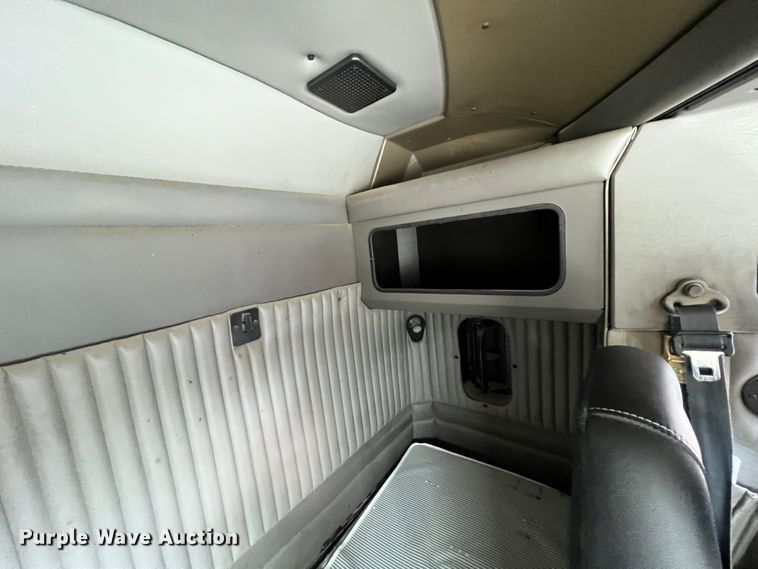 image for item KR9518 2002 Kenworth W900  semi truck