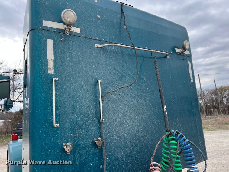 image for item KR9518 2002 Kenworth W900  semi truck