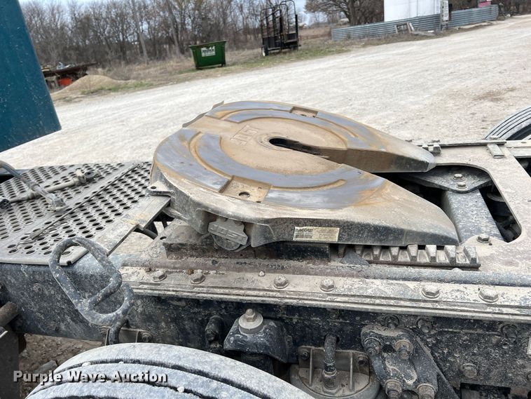 image for item KR9518 2002 Kenworth W900  semi truck