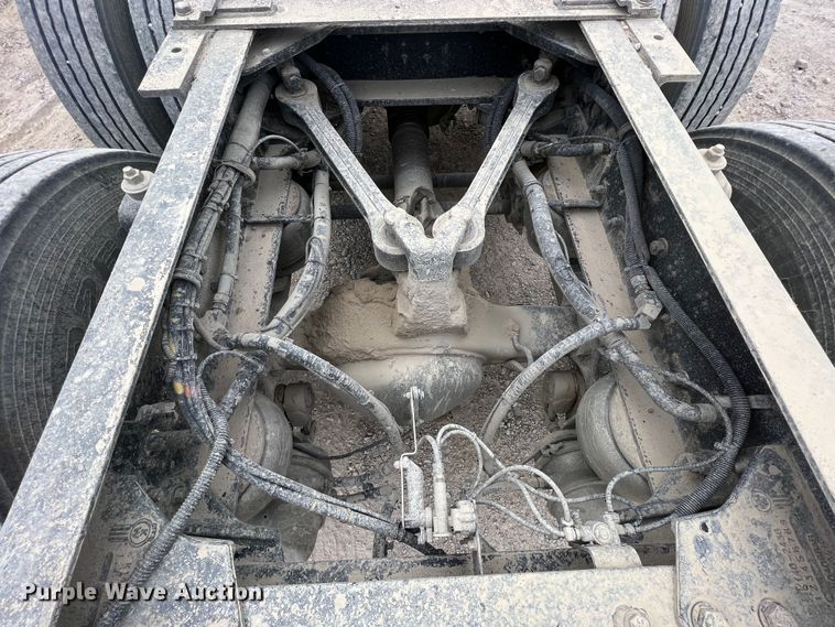 image for item KR9518 2002 Kenworth W900  semi truck