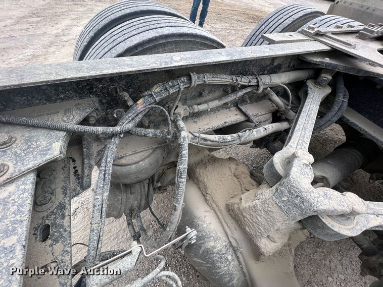 image for item KR9518 2002 Kenworth W900  semi truck