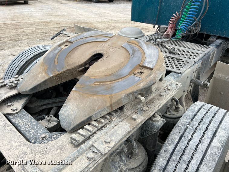 image for item KR9518 2002 Kenworth W900  semi truck