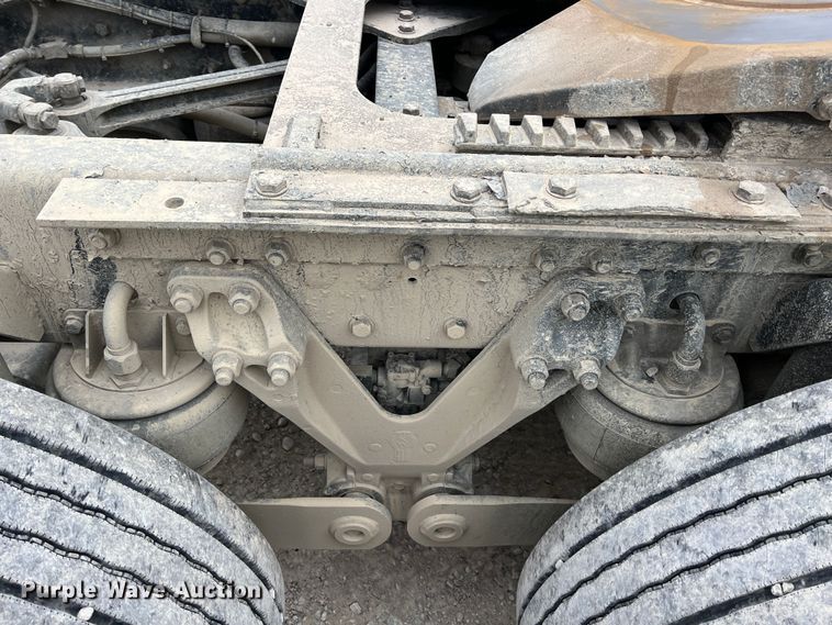 image for item KR9518 2002 Kenworth W900  semi truck