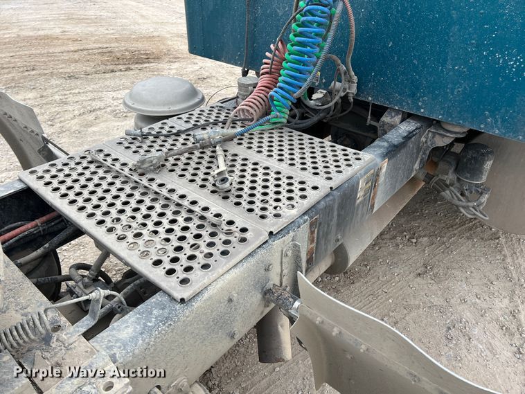 image for item KR9518 2002 Kenworth W900  semi truck