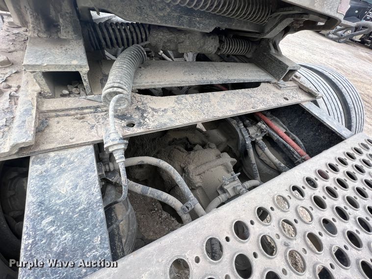 image for item KR9518 2002 Kenworth W900  semi truck