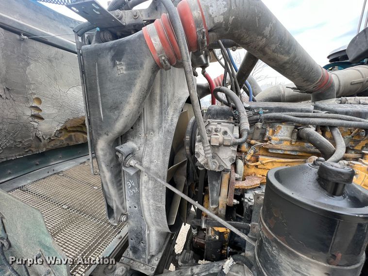 image for item KR9518 2002 Kenworth W900  semi truck