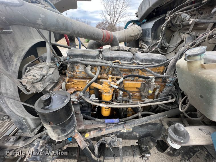 image for item KR9518 2002 Kenworth W900  semi truck