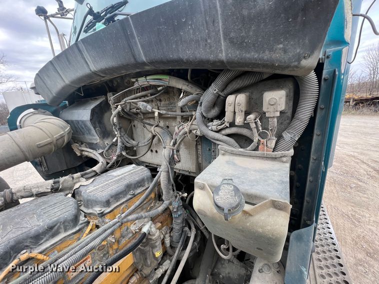 image for item KR9518 2002 Kenworth W900  semi truck