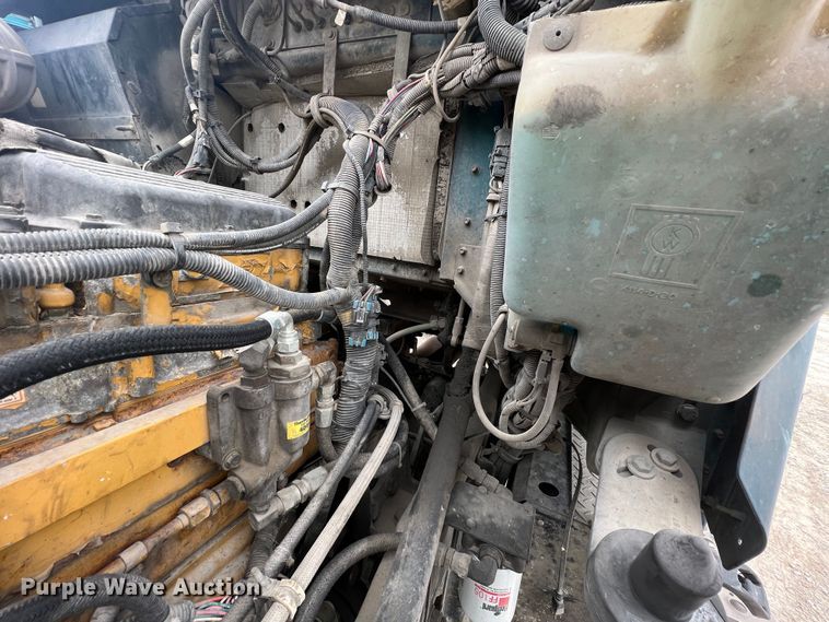 image for item KR9518 2002 Kenworth W900  semi truck