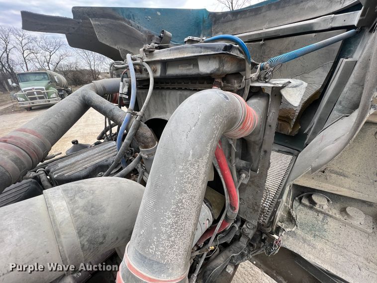 image for item KR9518 2002 Kenworth W900  semi truck