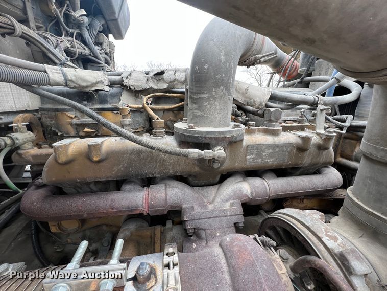 image for item KR9518 2002 Kenworth W900  semi truck