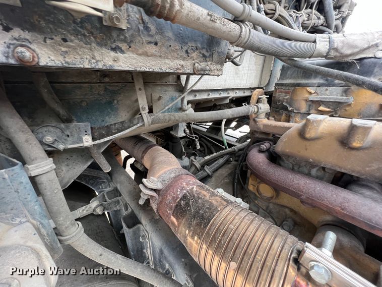 image for item KR9518 2002 Kenworth W900  semi truck