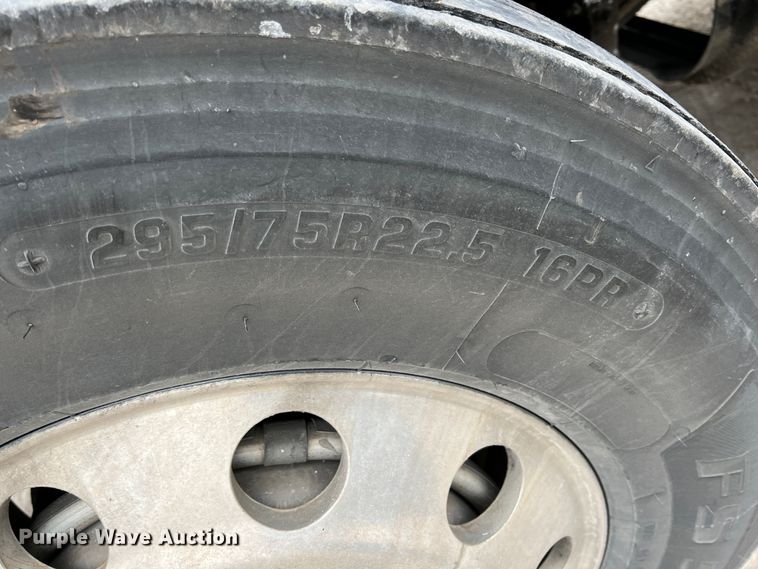 image for item KR9518 2002 Kenworth W900  semi truck