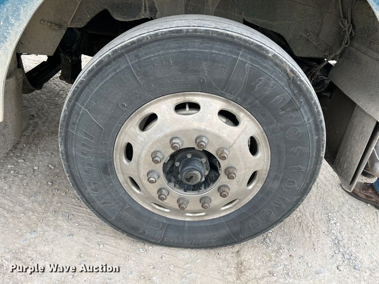 image for item KR9518 2002 Kenworth W900  semi truck