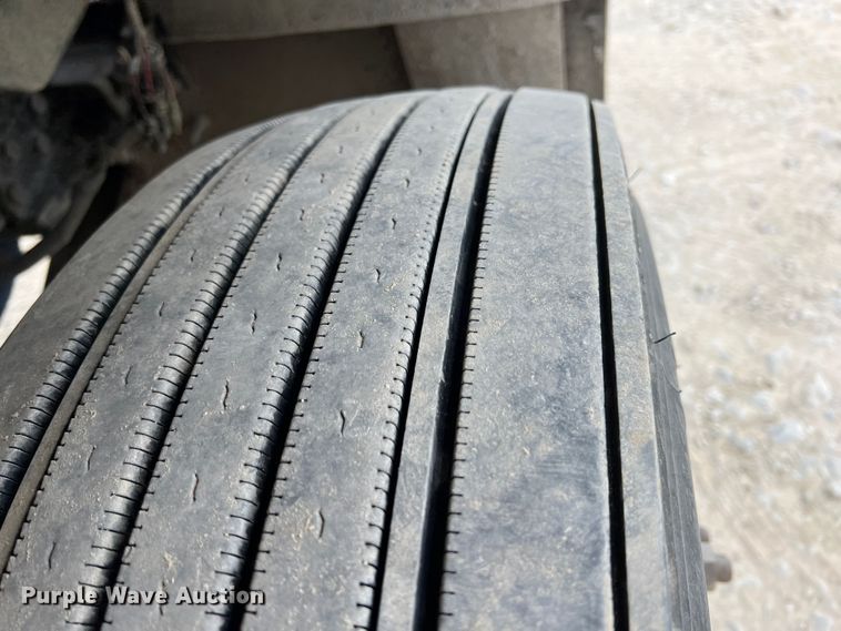 image for item KR9518 2002 Kenworth W900  semi truck