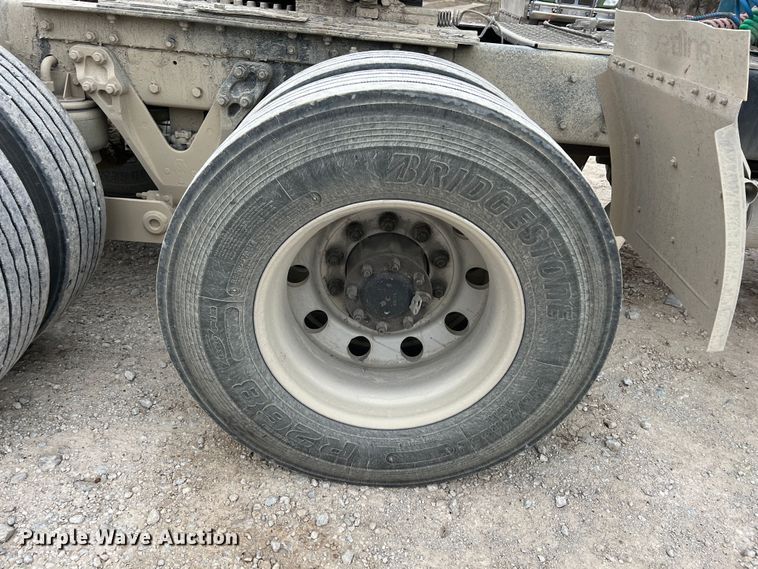 image for item KR9518 2002 Kenworth W900  semi truck