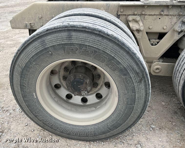 image for item KR9518 2002 Kenworth W900  semi truck