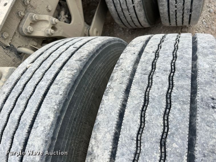 image for item KR9518 2002 Kenworth W900  semi truck