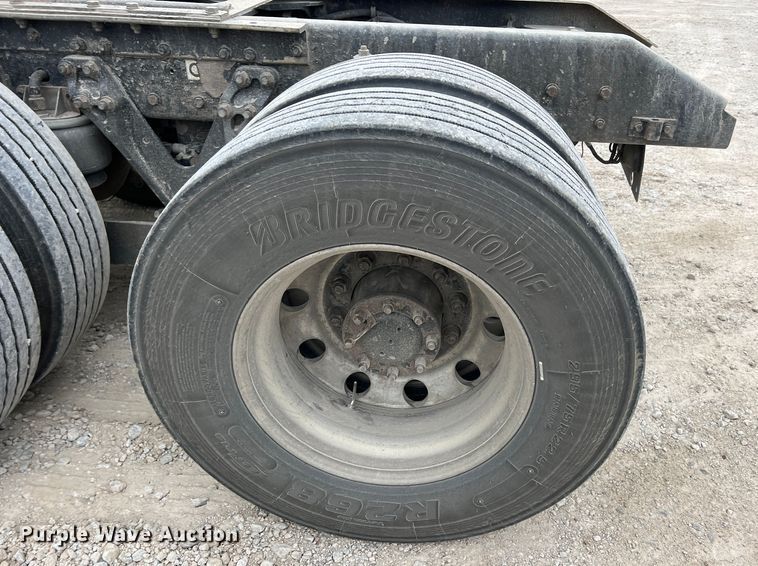 image for item KR9518 2002 Kenworth W900  semi truck