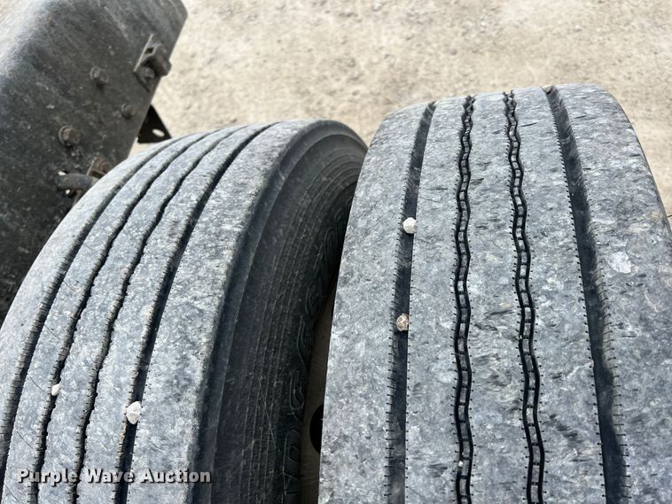 image for item KR9518 2002 Kenworth W900  semi truck