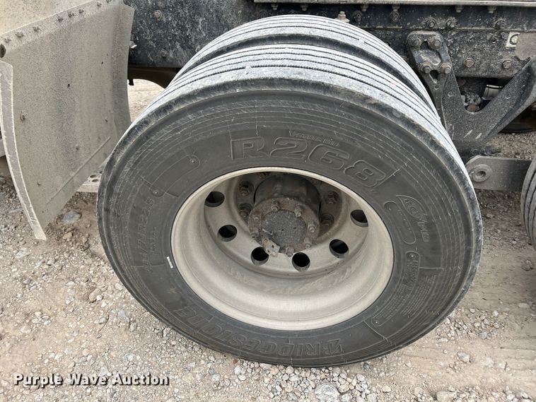 image for item KR9518 2002 Kenworth W900  semi truck