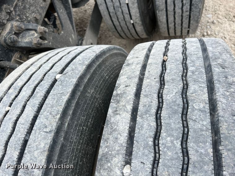 image for item KR9518 2002 Kenworth W900  semi truck