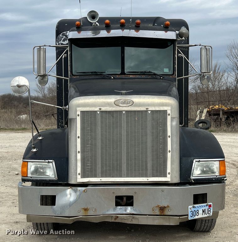 image for item KR9519 1997 Peterbilt 385  semi truck