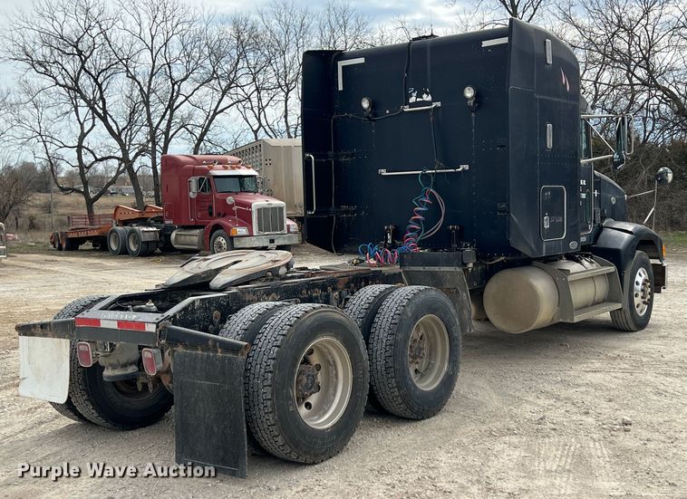 image for item KR9519 1997 Peterbilt 385  semi truck