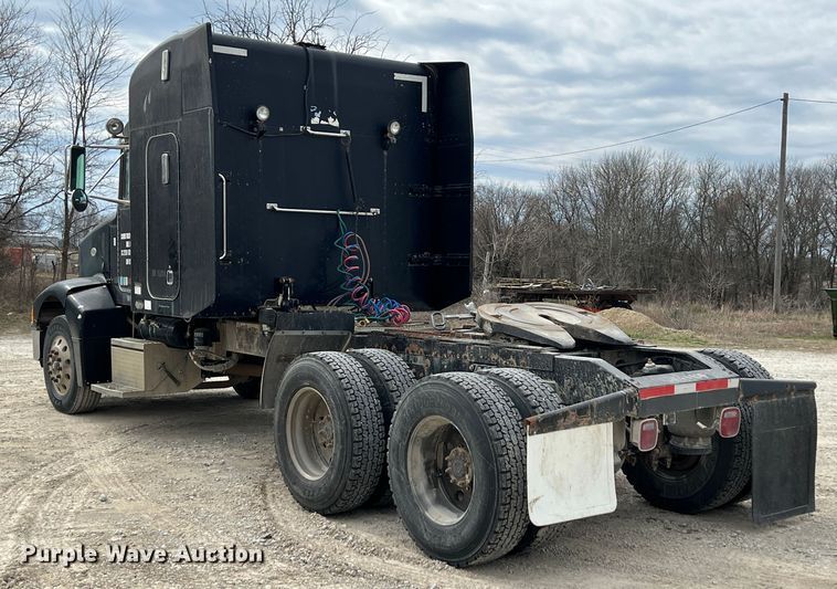 image for item KR9519 1997 Peterbilt 385  semi truck