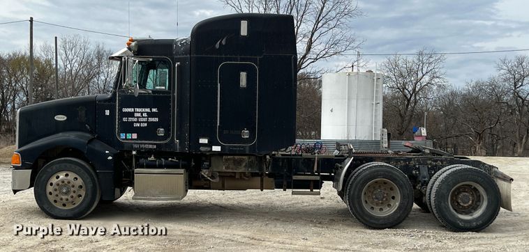 image for item KR9519 1997 Peterbilt 385  semi truck