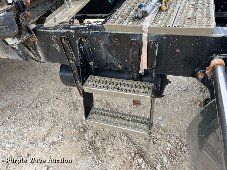 image for item KR9519 1997 Peterbilt 385  semi truck