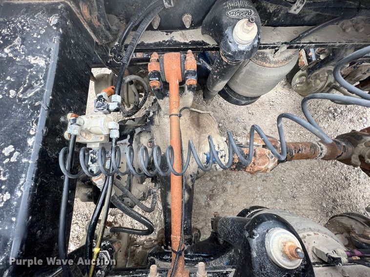 image for item KR9519 1997 Peterbilt 385  semi truck