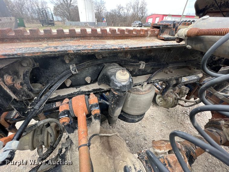 image for item KR9519 1997 Peterbilt 385  semi truck