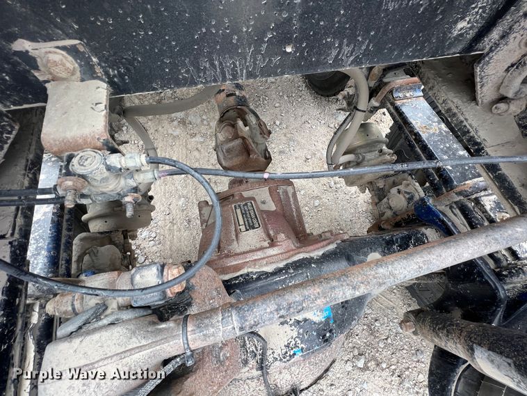 image for item KR9519 1997 Peterbilt 385  semi truck