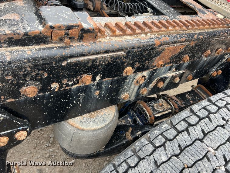 image for item KR9519 1997 Peterbilt 385  semi truck