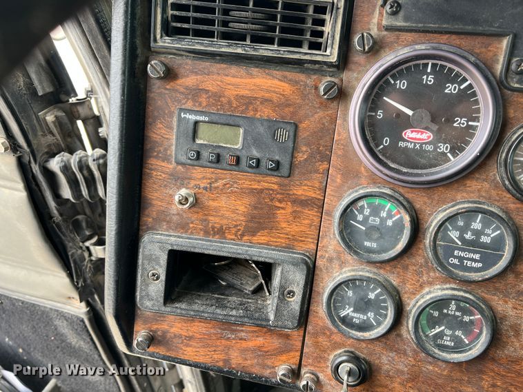 image for item KR9519 1997 Peterbilt 385  semi truck