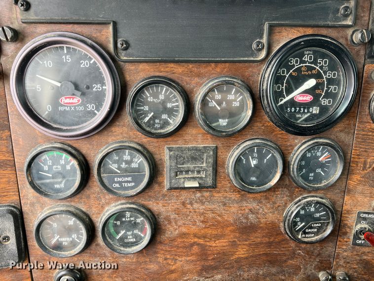 image for item KR9519 1997 Peterbilt 385  semi truck