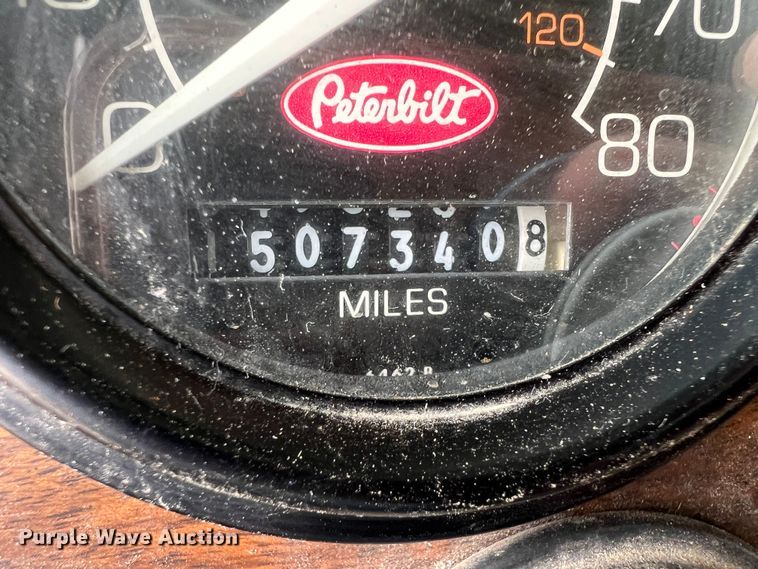 image for item KR9519 1997 Peterbilt 385  semi truck