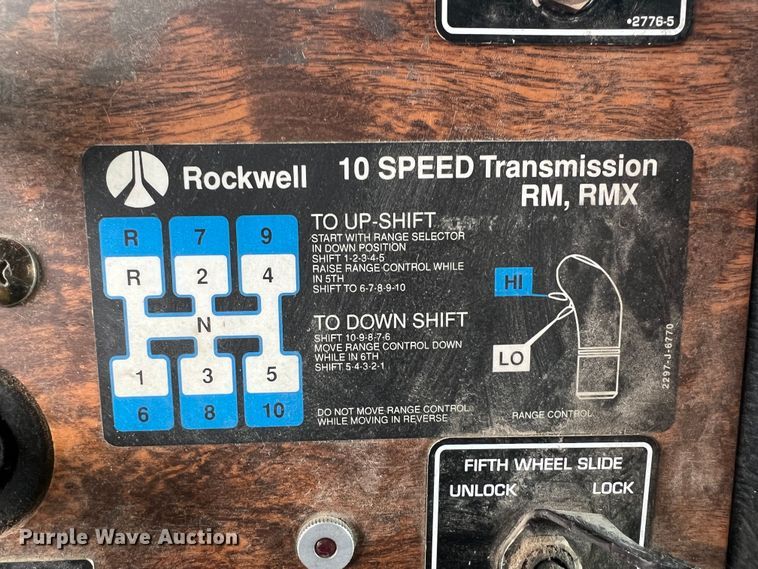 image for item KR9519 1997 Peterbilt 385  semi truck