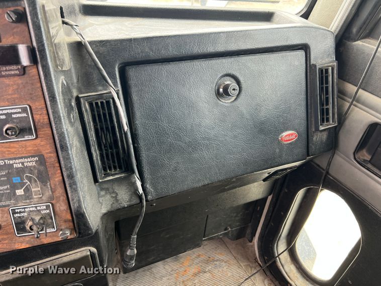 image for item KR9519 1997 Peterbilt 385  semi truck