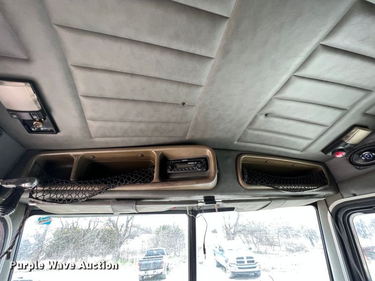 image for item KR9519 1997 Peterbilt 385  semi truck