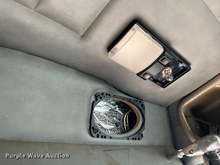 image for item KR9519 1997 Peterbilt 385  semi truck