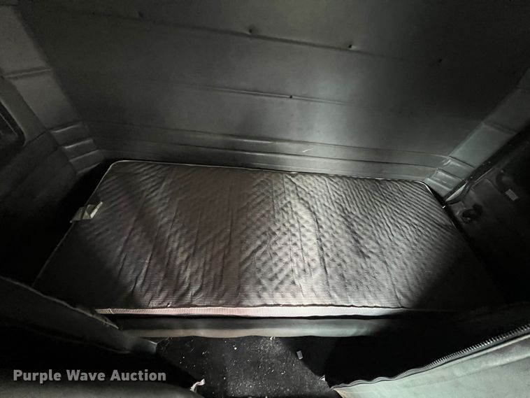 image for item KR9519 1997 Peterbilt 385  semi truck