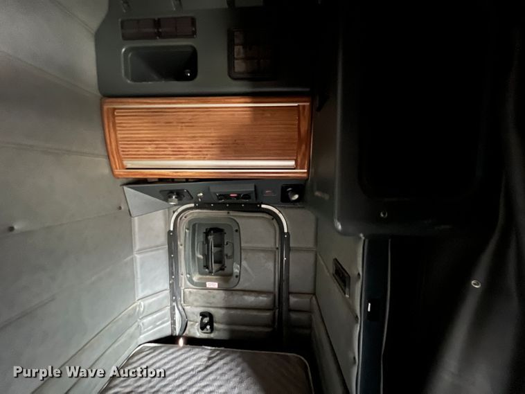 image for item KR9519 1997 Peterbilt 385  semi truck