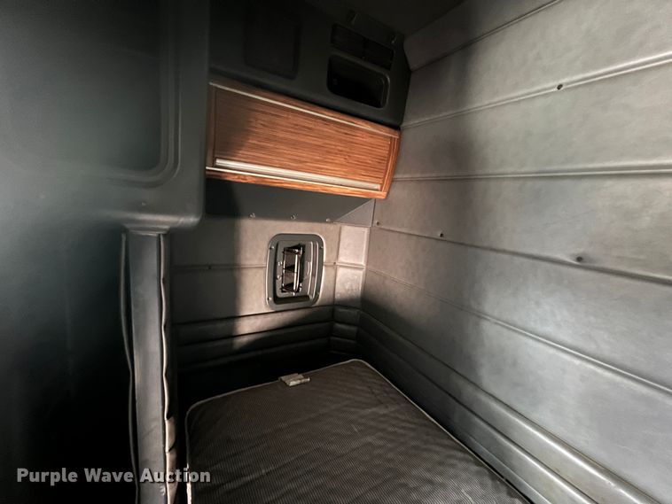 image for item KR9519 1997 Peterbilt 385  semi truck