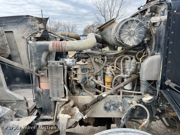 image for item KR9519 1997 Peterbilt 385  semi truck