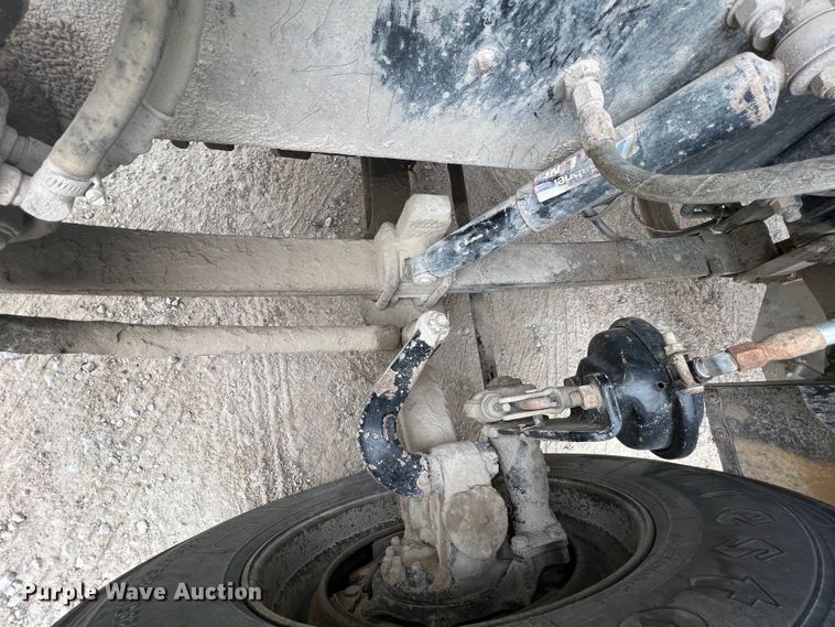 image for item KR9519 1997 Peterbilt 385  semi truck