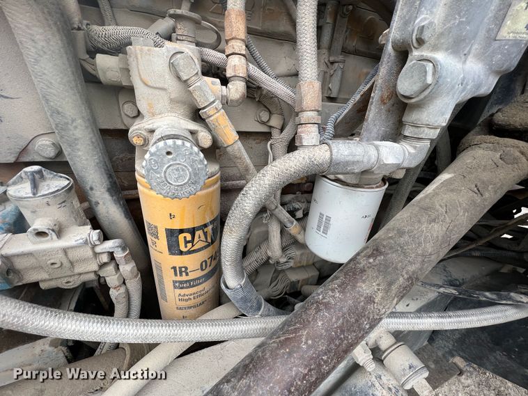 image for item KR9519 1997 Peterbilt 385  semi truck