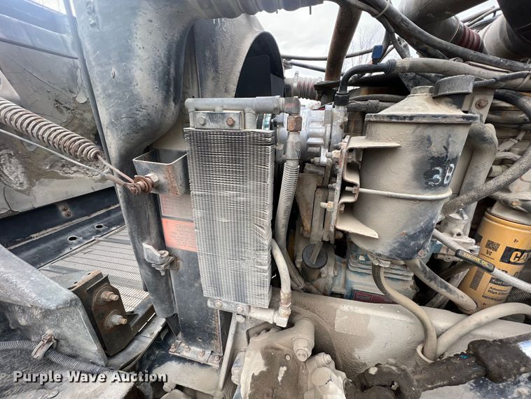 image for item KR9519 1997 Peterbilt 385  semi truck