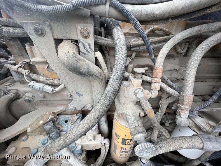 image for item KR9519 1997 Peterbilt 385  semi truck